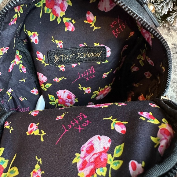 Adorable Betsy Johnson puppy mini backpack never used! - Picture 2 of 4